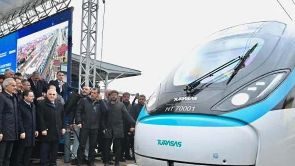 İlk yerli ve milli hızlı tren raylara indi!