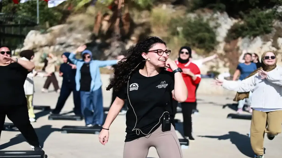 Gebze'de kadınlar sahilde sporla buluştu