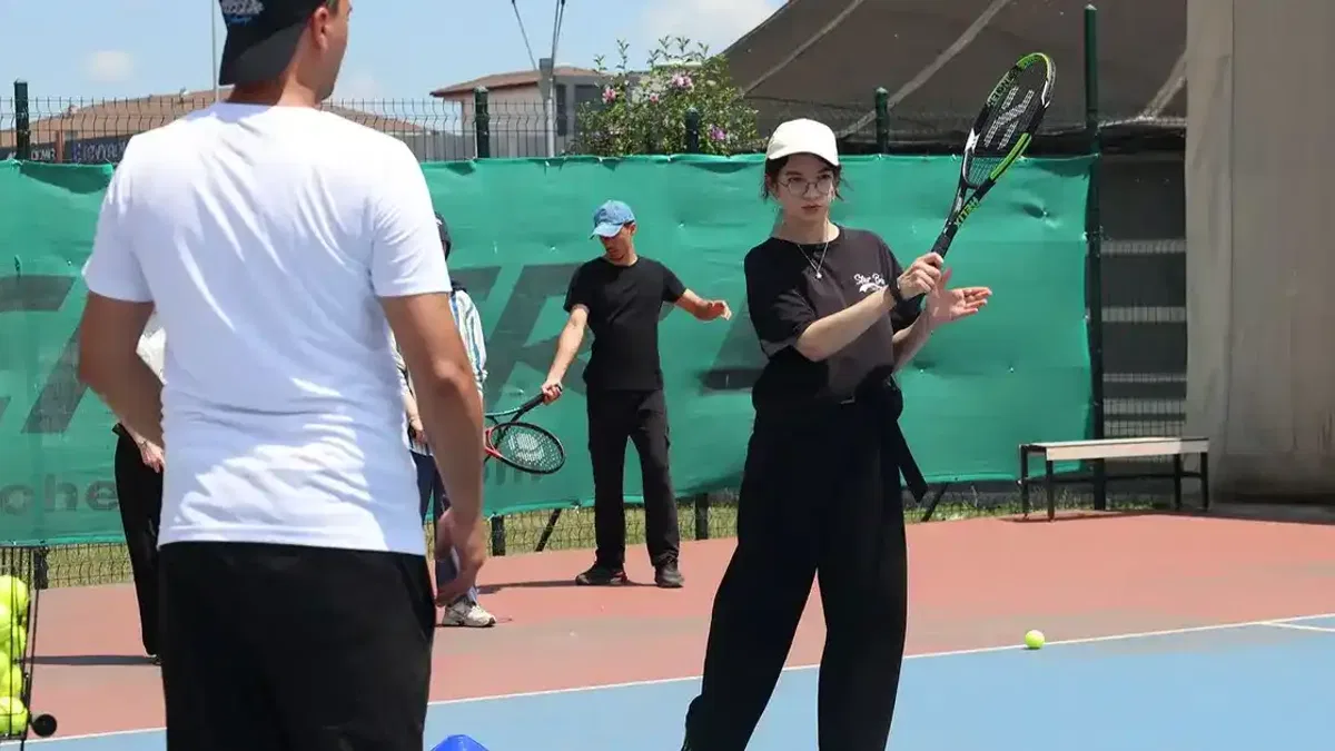 Sakarya'da Sonbahar Spor Okulu’nda tenis heyecanı