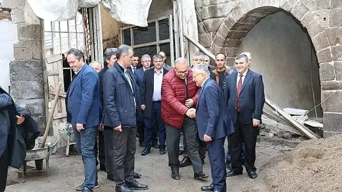 Memduh Büyükkılıç'tan çarşı ziyareti