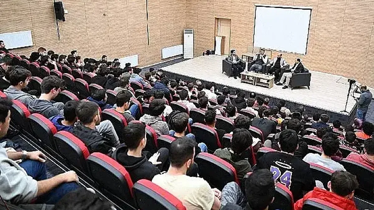 Gençlerden Kocaman'a Sevgi Seli