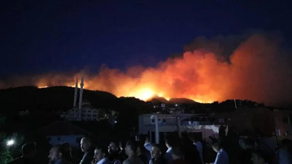 Hatay’da yangın büyüdü, 920 ev boşaltıldı