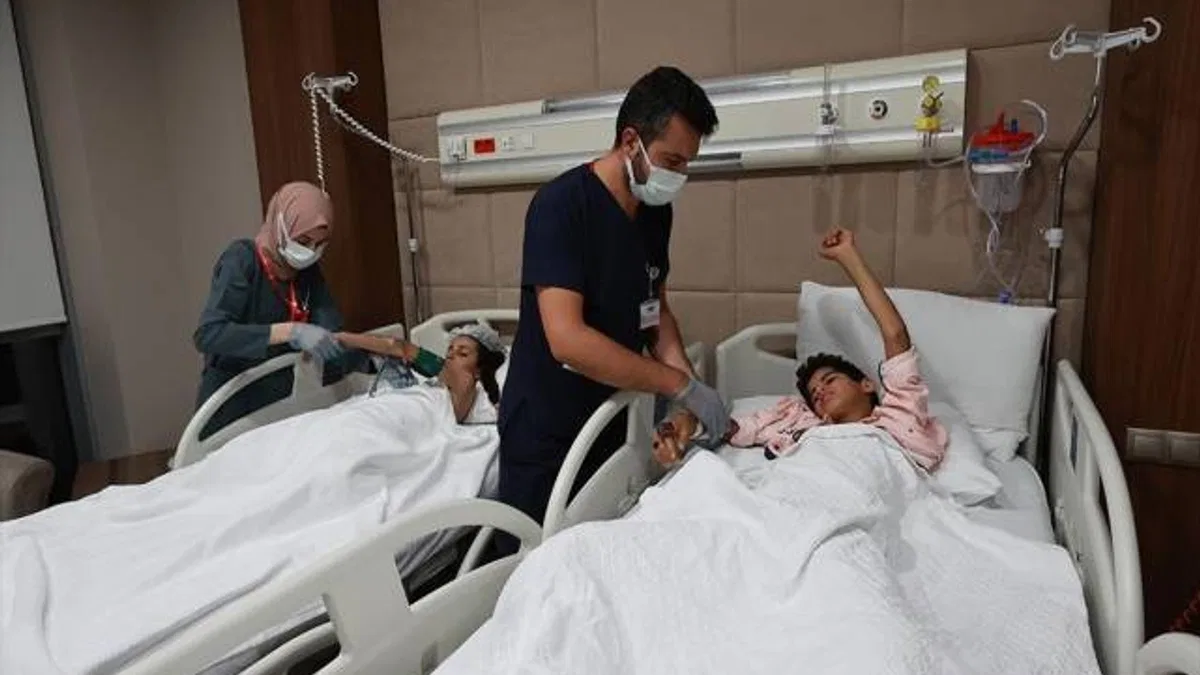Gazze'de yaralanan Filistinli iki kardeş Ankara'da tedavi altına alındı