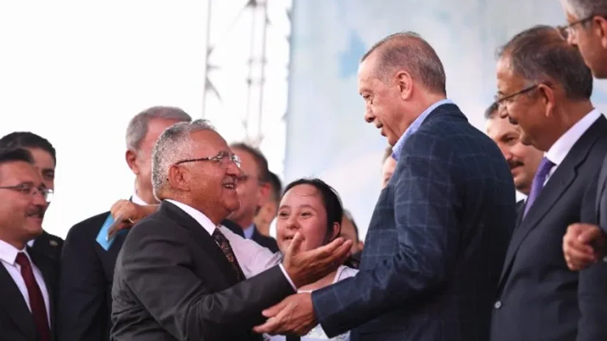 Memduh Büyükkılıç'a övgü yağmuru