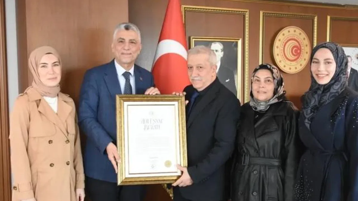Ücret almayan esnafa Bakan Bolat'tan 'Ahi Esnaf Beratı'