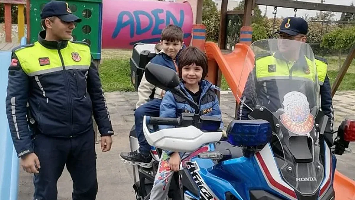 Aden Koleji'nde miniklere 'trafik' etkinliği