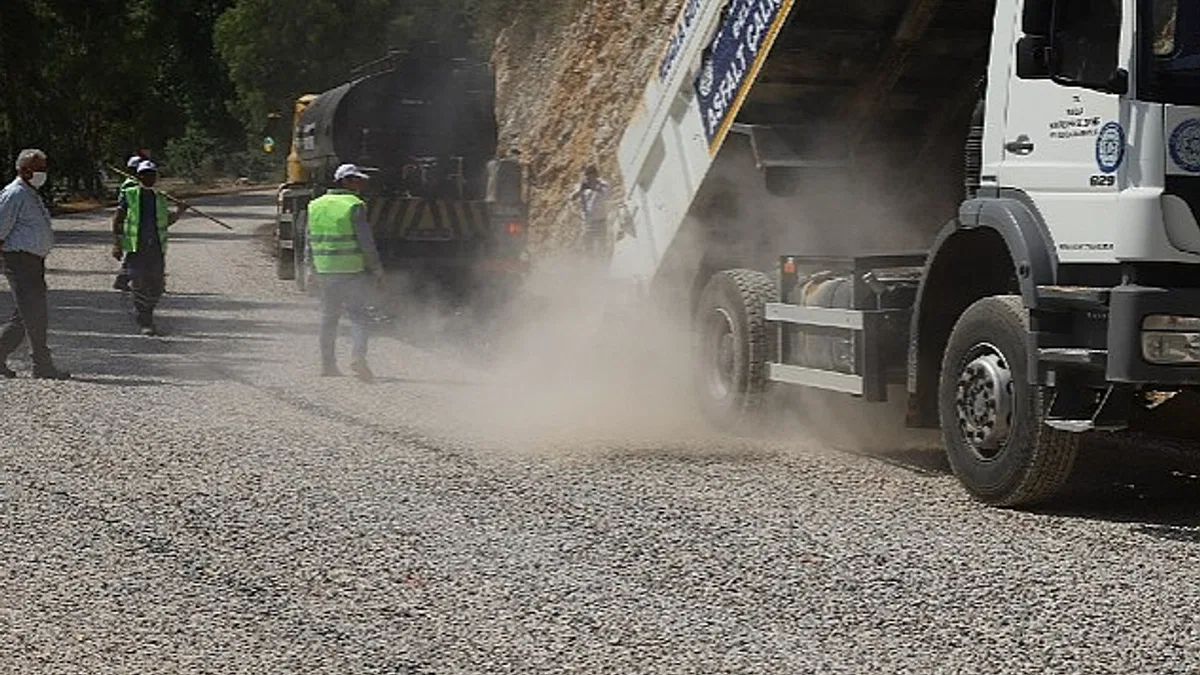 Kırsal Mahallelerde Yollar Yenileniyor