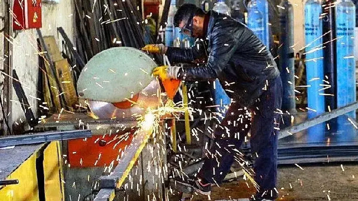 Van Büyükşehir Araç Bakım Atölyelerinde 1 Yılda 7 Bbin 798 Bakım-Onarım İşi Yapıldı