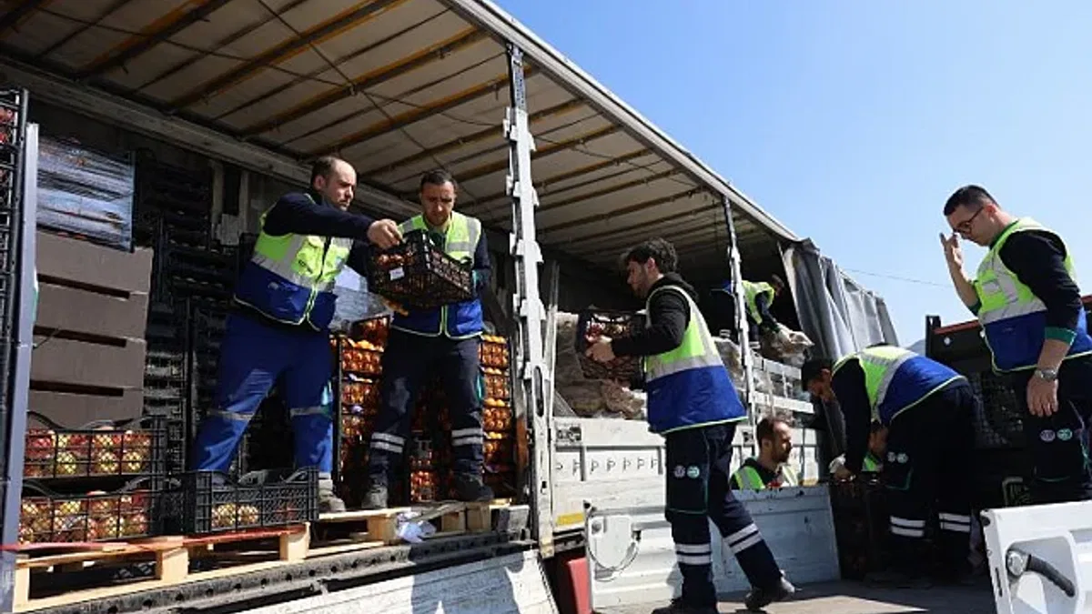 Depremzedelerin meyve sebzesi Bursa'dan