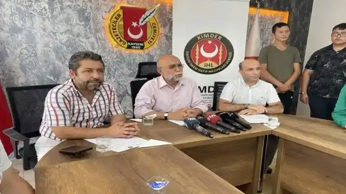 İç Anadolu'daki ÖNDER İmam Hatipliler Derneği üyelerinden şarkıcı Gülşen'e tepki