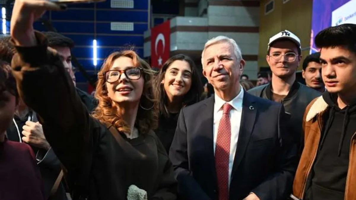 Mansur Yavaş Ankaralı gençlerle buluştu