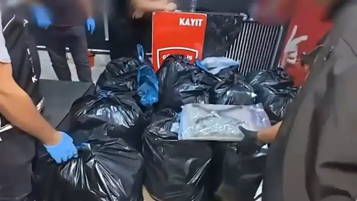 Emniyet'ten uyuşturucu madde satıcılarına dev operasyon