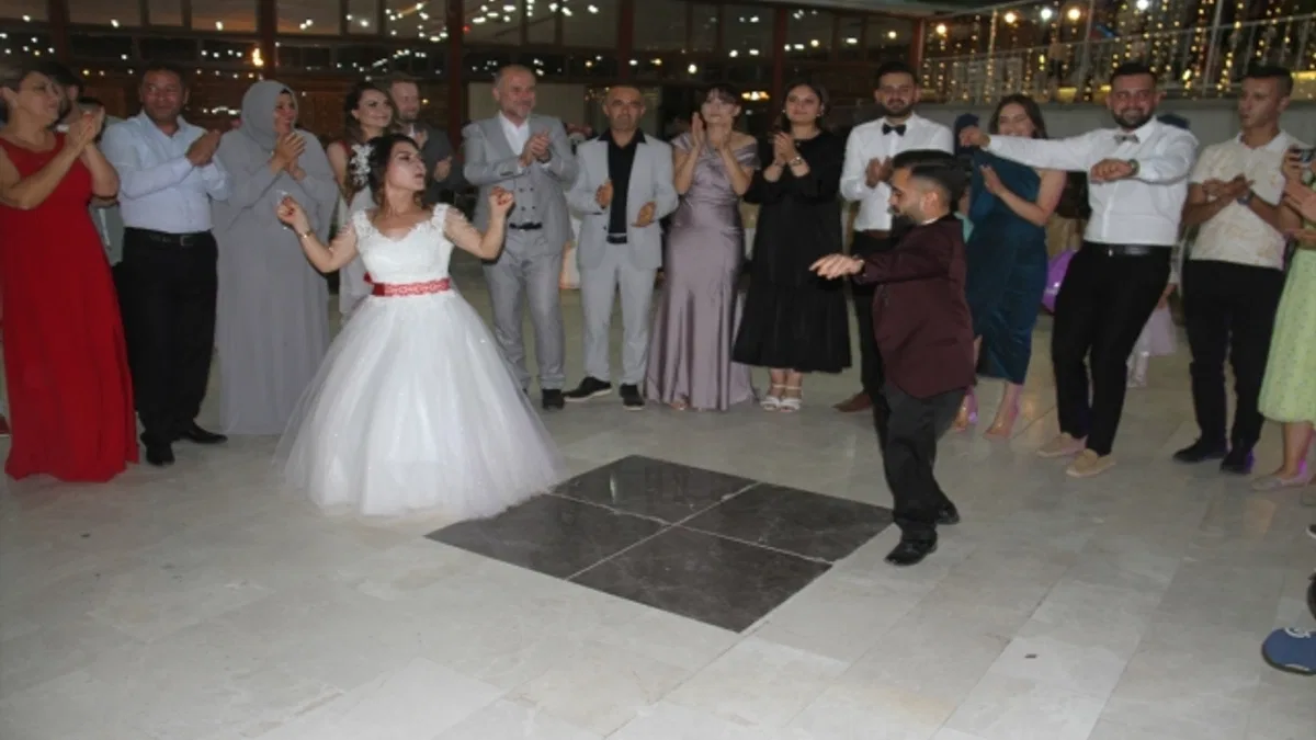 Konyalı boyları küçük, aşkları büyük çift dünyaevine girdi