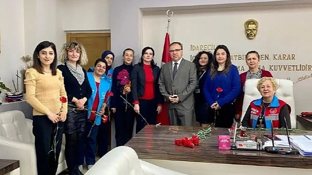 Foça Kaymakamı 8 Mart Dünya Kadınlar Günü Çeşitli Kutlama programlarına katıldı
