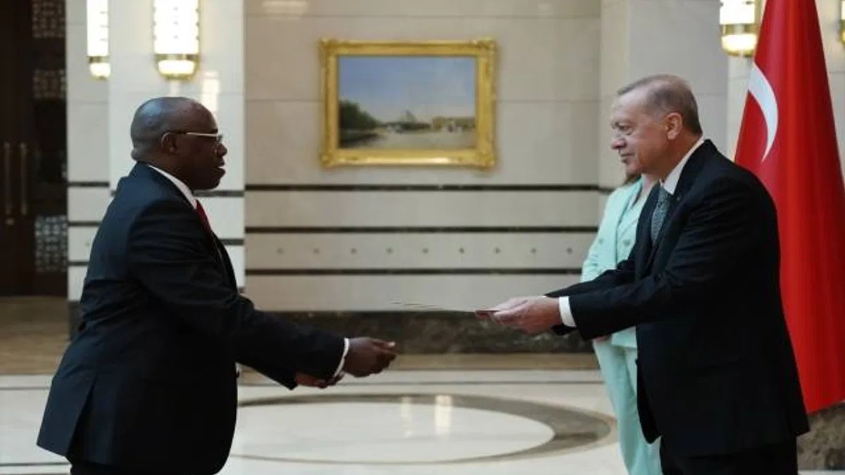 Kenya Büyükelçisi Boiyo, Cumhurbaşkanı Erdoğan'a güven mektubu sundu