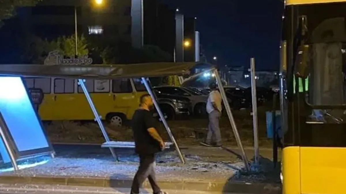Bursa'da facianın eşiğinden dönüldü! Otobüs durağını göremedi...