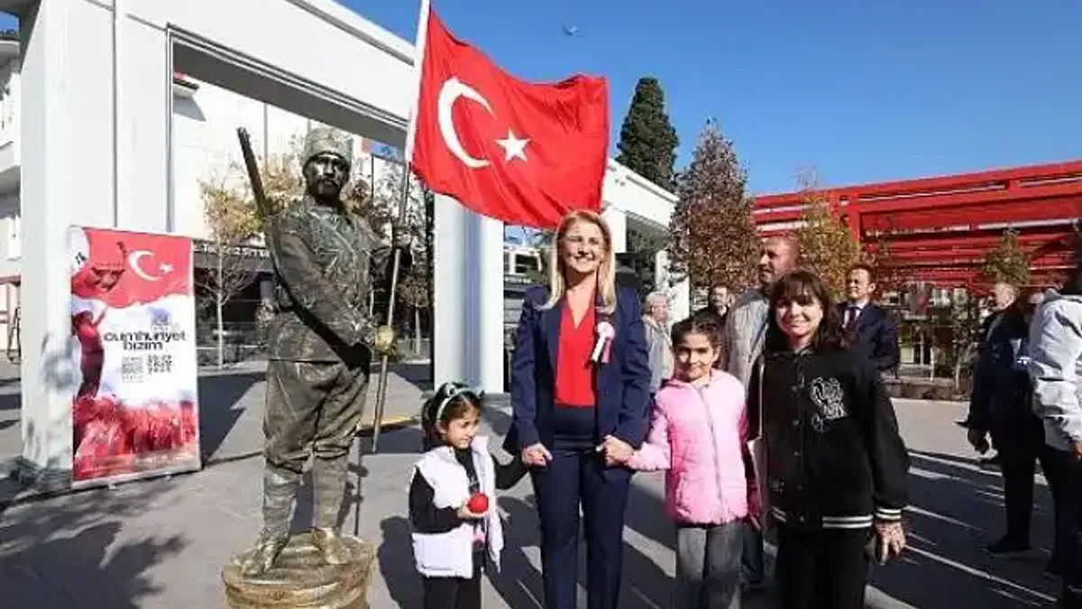 Cumhuriyet Bizim Şenlikleri Bakırköy'ün dört bir yanında devam ediyor.