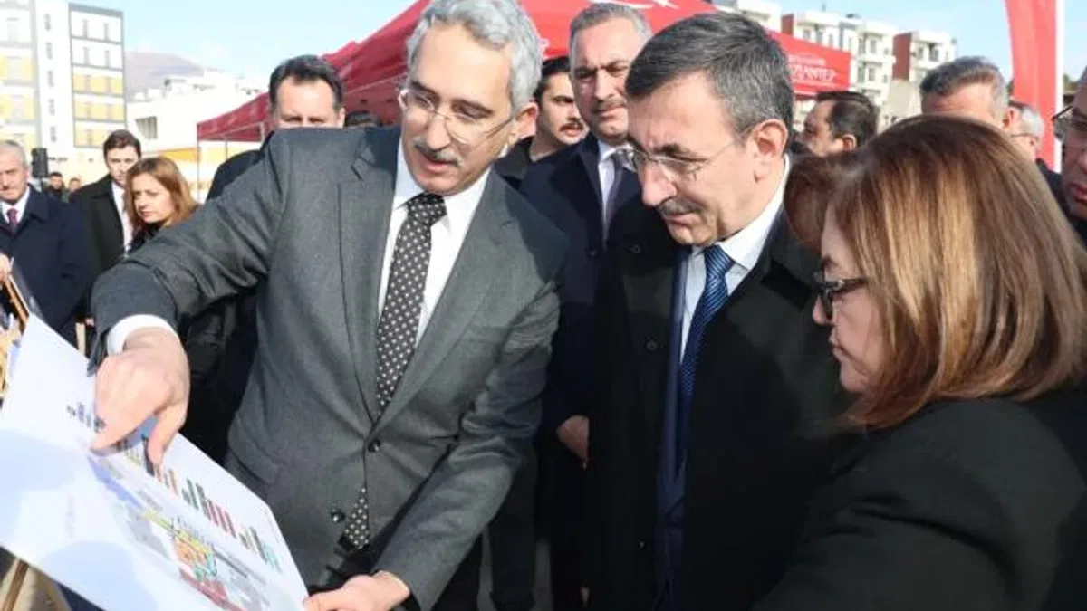 Cumhurbaşkanı Yardımcısı Yılmaz'dan Deprem Müzesi incelemesi