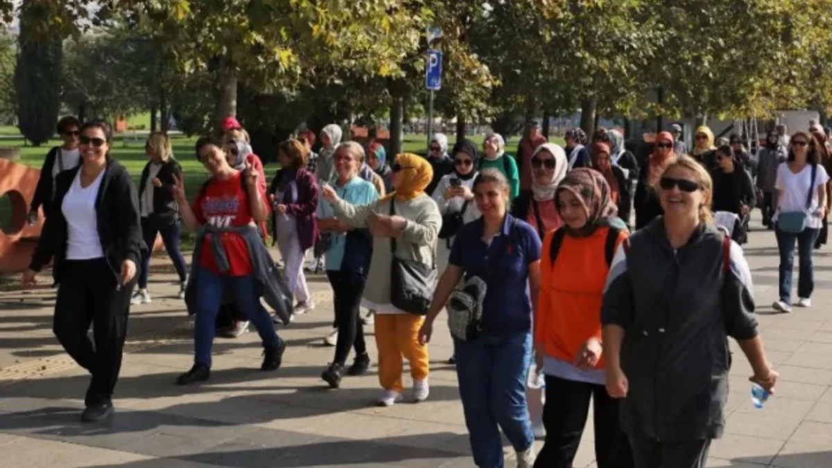 İzmitli kadınladan farkındalıklı yürüyüş