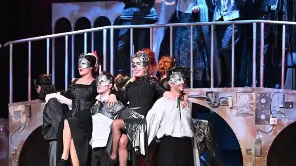 Romeo ve Juliet Manisa'da perde dedi, vefa unutulmadı