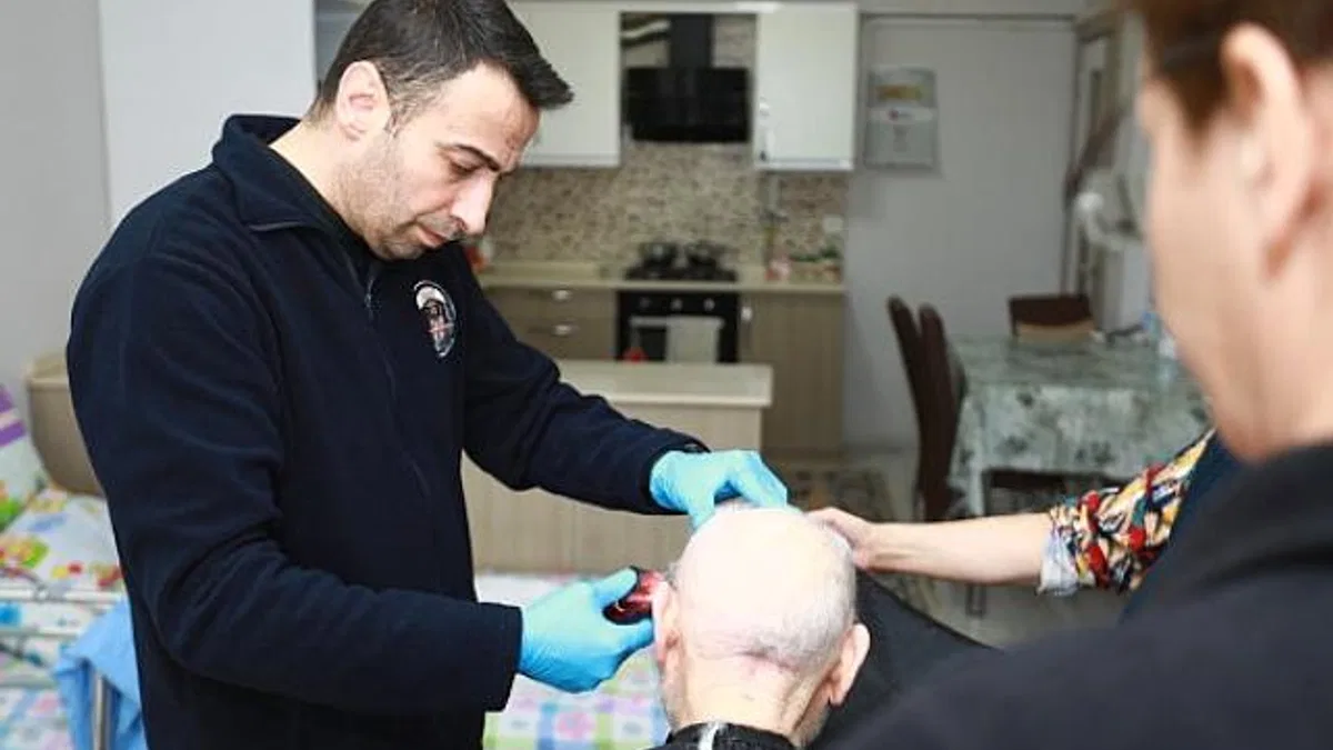 Evde Kişisel Bakım Hizmeti vatandaşların yüzünü güldürmeye devam ediyor
