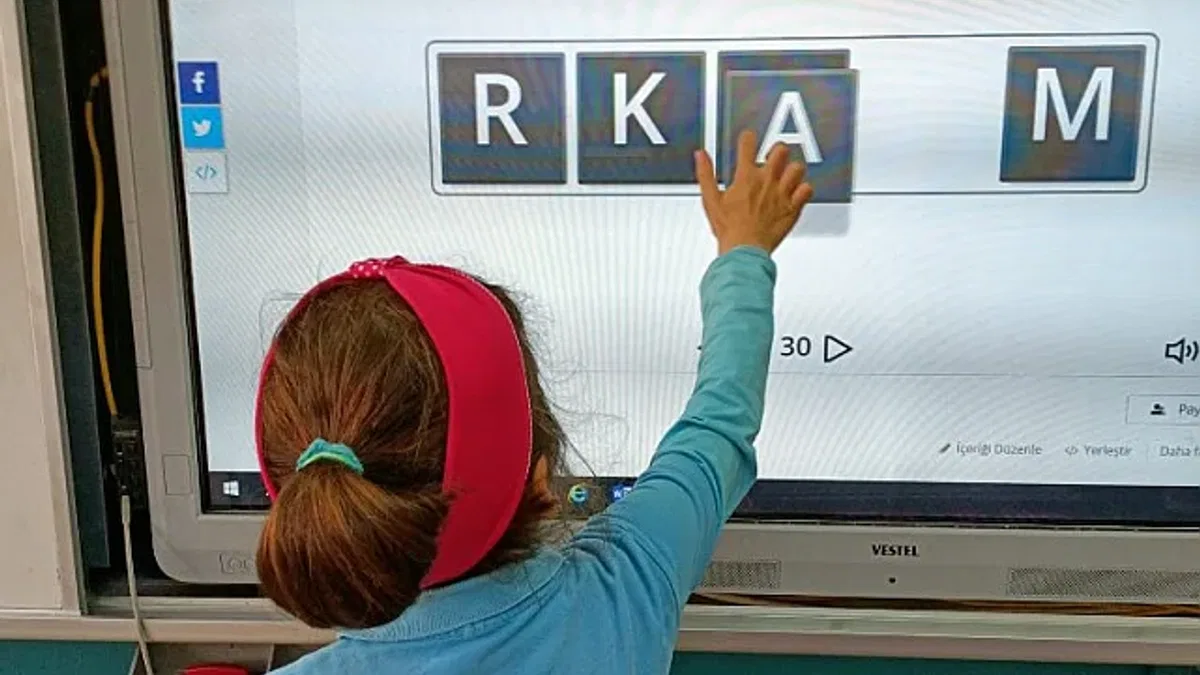 Manisa'da öğrenciler oyunları eğlenerek öğreniyor