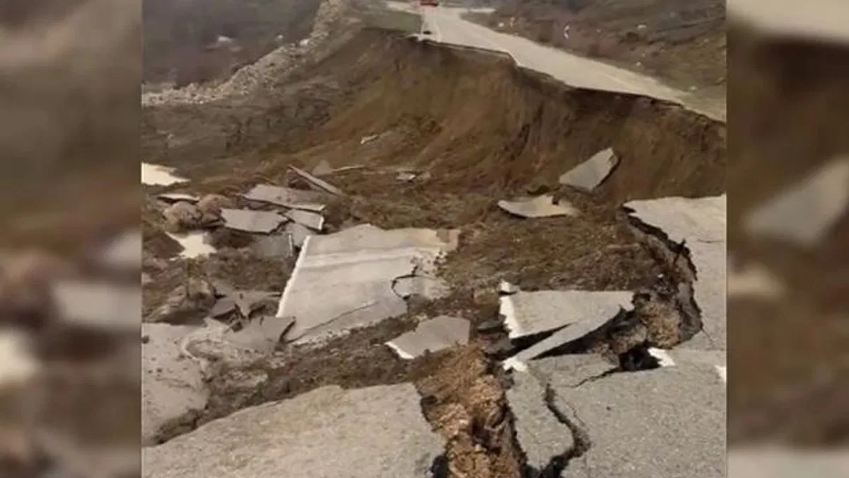 Erzincan-Kelkit karayolu göçtü!