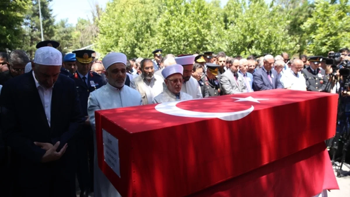Şehit Uzman Çavuş Mustafa Bozkurt son yolculuğuna uğurlandı