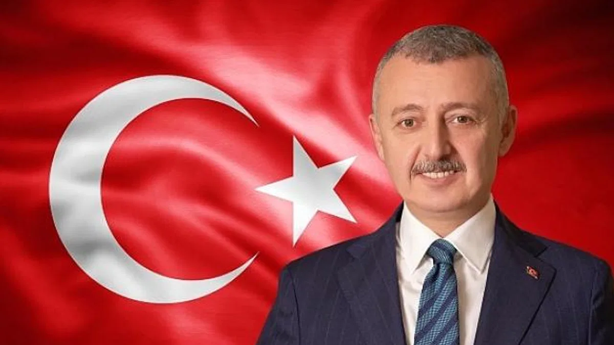 Kocaeli Büyükşehir Belediye Başkanı Doç. Dr. Tahir Büyükakın Cumhuriyetimizin 101.yaşını kutladı