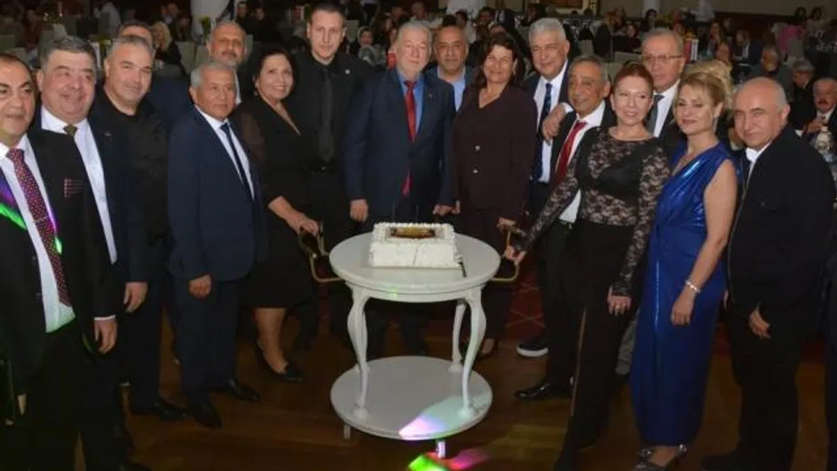 İzmir'de Emlak Komisyoncuları Odası 26. yılını kutladı
