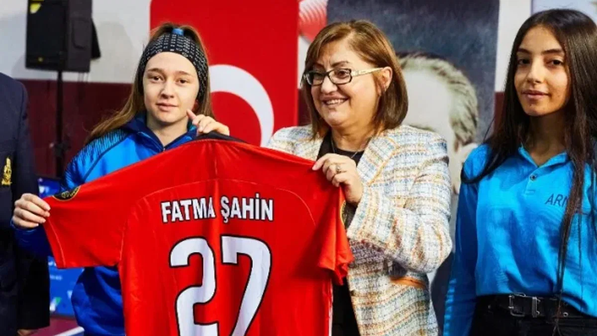Gaziantep'ten lise öğrencilere 'eşforman'