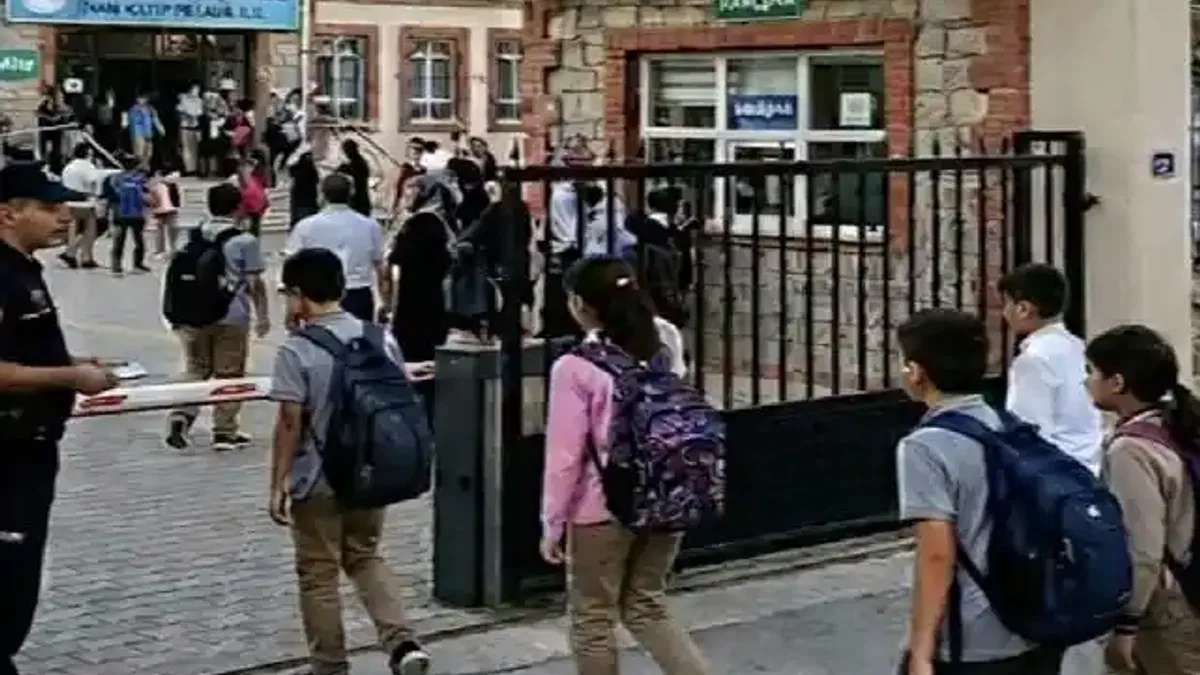 İçişleri: Okullarda güvenlik tedbirleri artırıldı
