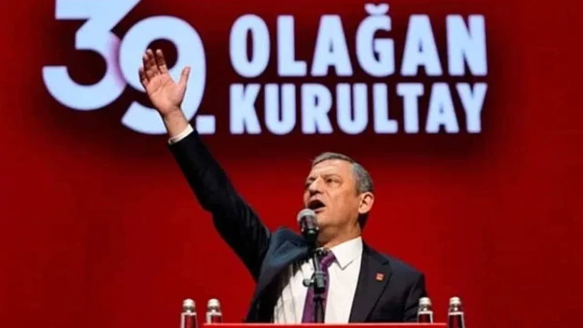 CHP'de Özgür Özel yeniden genel başkan seçildi!