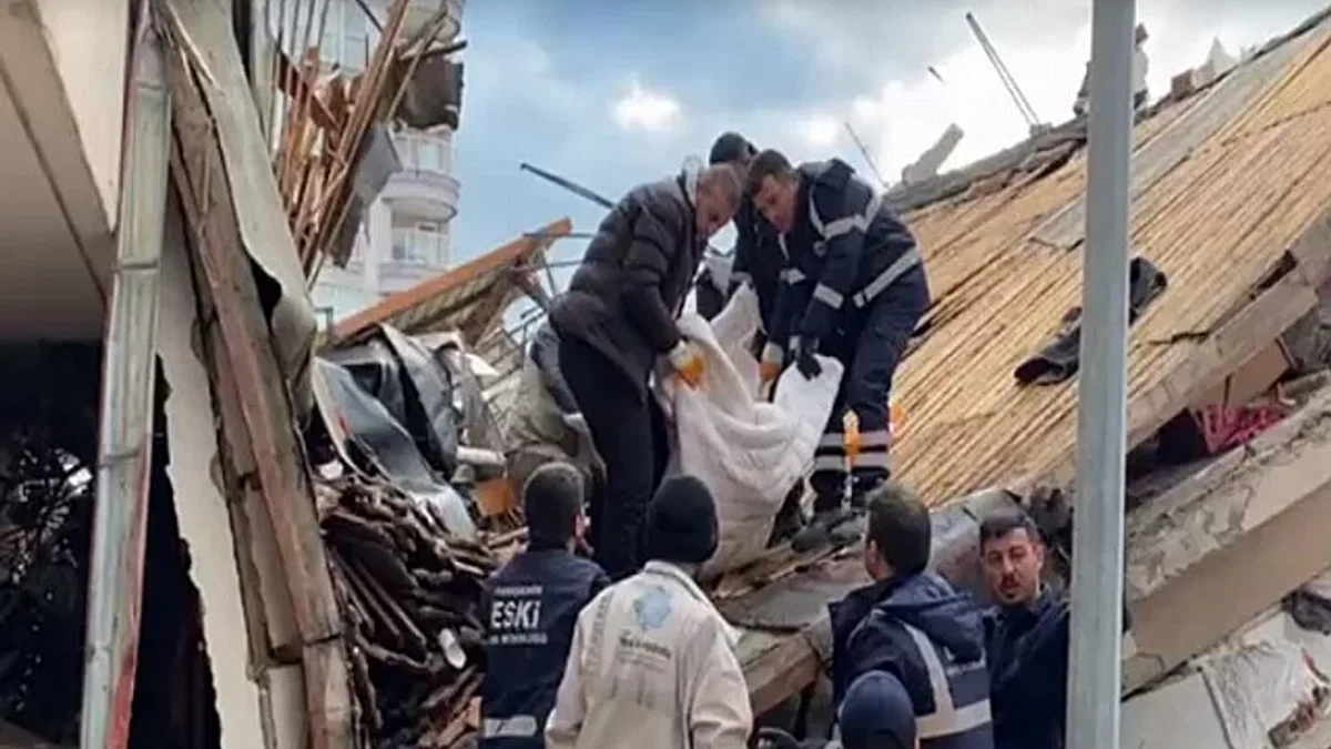 Eskişehir ekibi Hatay'da 5 kişiyi enkazdan sağ çıkardı