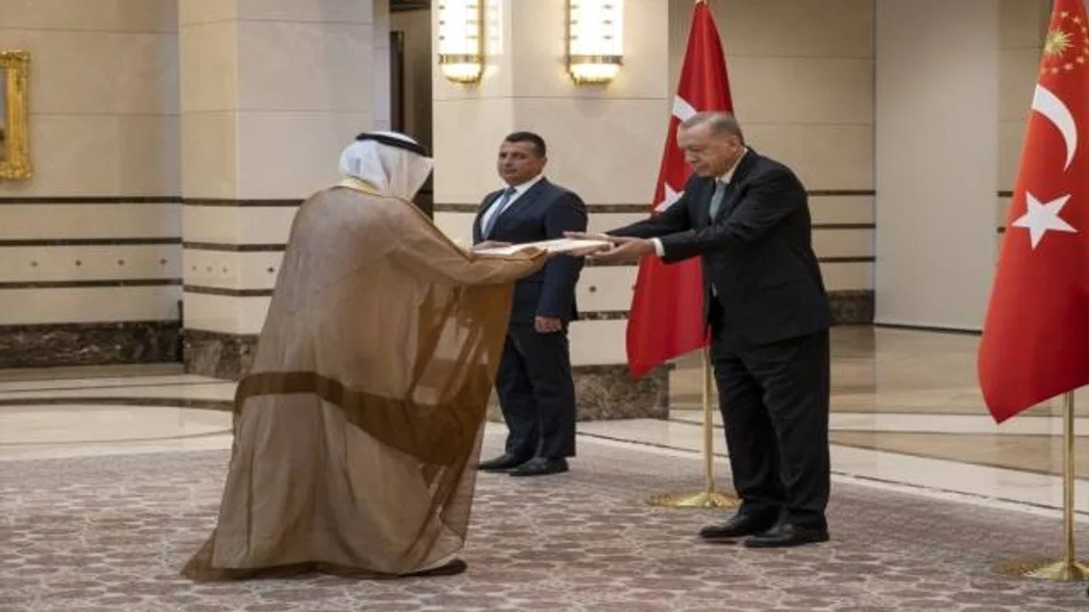 Kuveyt Büyükelçisi Alenzi, Cumhurbaşkanı Erdoğan'a güven mektubu sundu