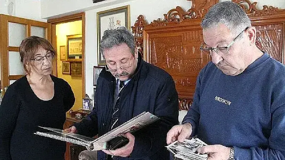 Hayırsever Aynur Güzel Tunçsiper'den EÜ Türk Dünyası Araştırmaları Enstitüsü'ne kitap ve tablo bağışı