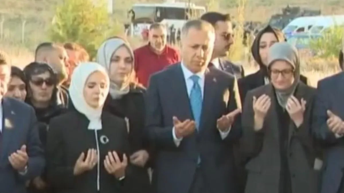 Bakanlardan Narin'in kabrine ziyaret