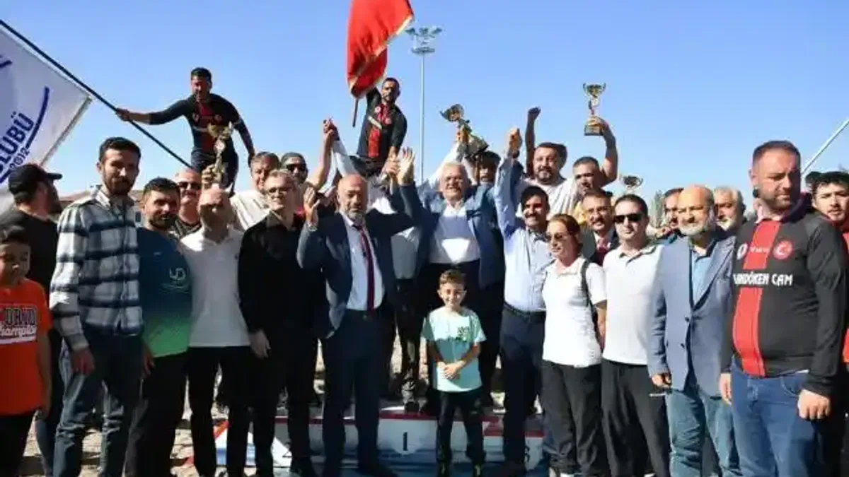 Başkan Büyükkılıç, atlı ciritin ustalarına ödüllerini takdim etti