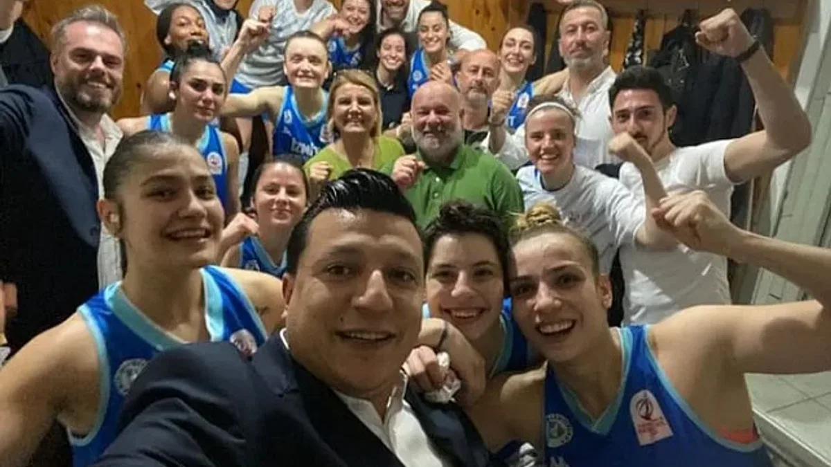 İzmitli Periler Süper Lig'e bir adım daha yaklaştı