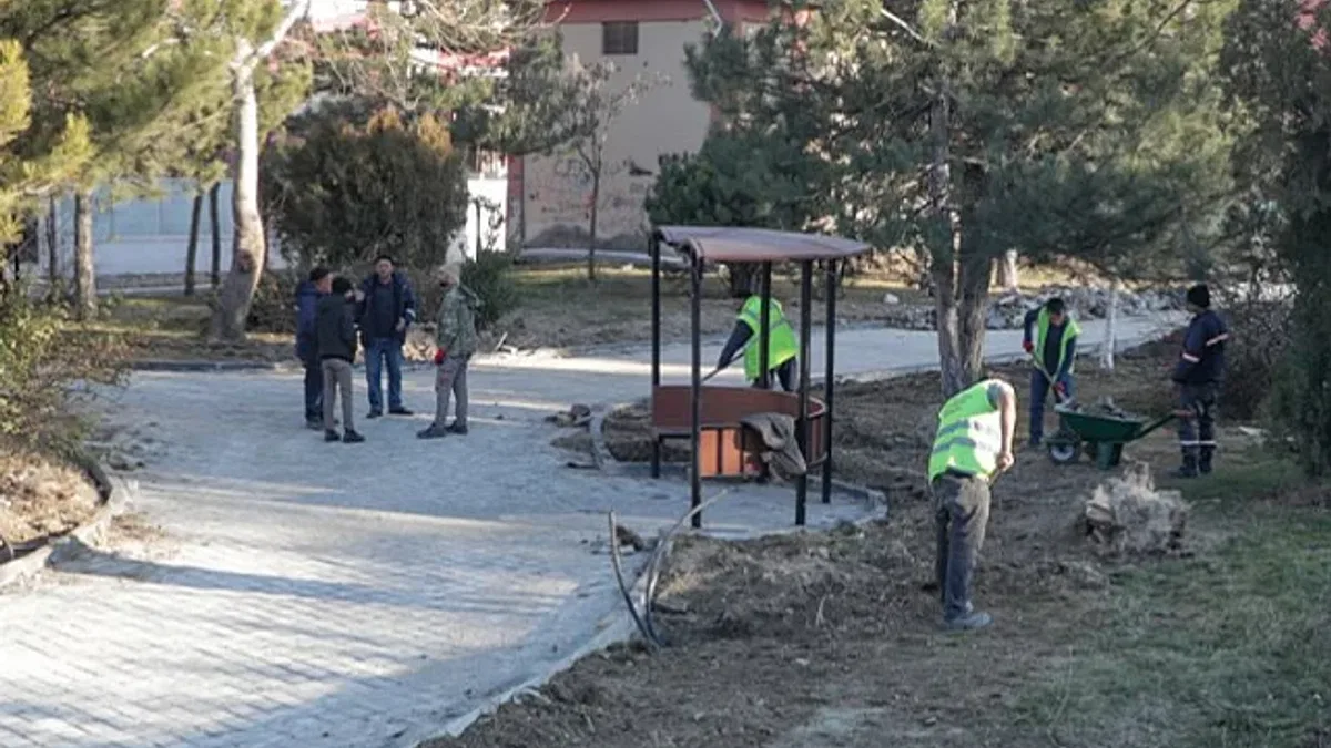 Kütahya'da İsmail Hakkı Uzunçarşılı Parkı'na peyzaj