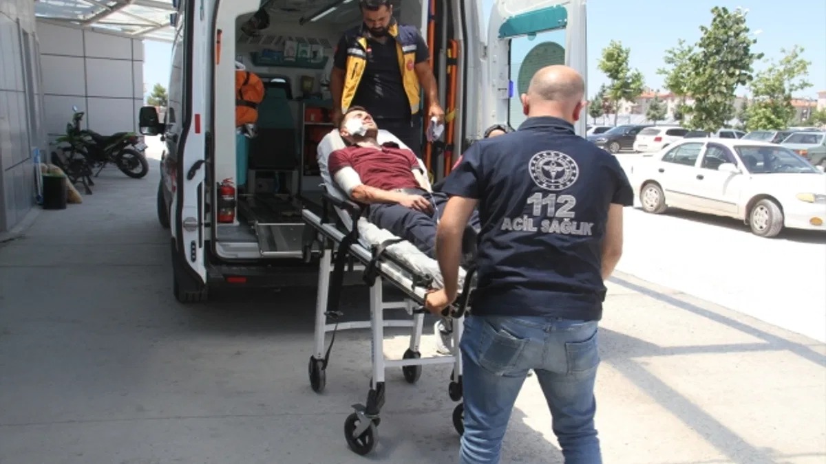 Konya'da ziyarete gittiği iş yerinde tüfekle kazara vurulan kişi yaralandı