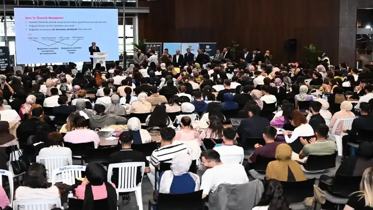 Malatya'da Başkan Er KPSS kampında gençlerle buluştu