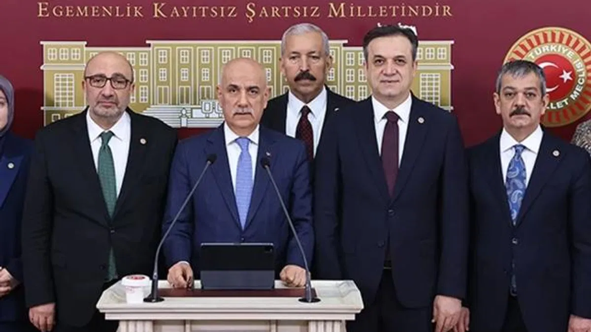 AK Parti'li Kirişci: Keşke Özgür Özel afet bölgesine daha fazla zaman ayırsaydı