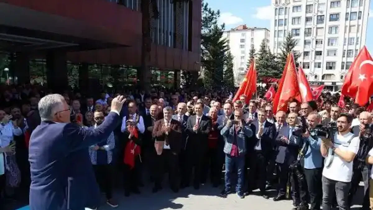 Başkan Büyükkılıç: “Kayserililerin hizmetkarı olmaya devam edeceğiz”