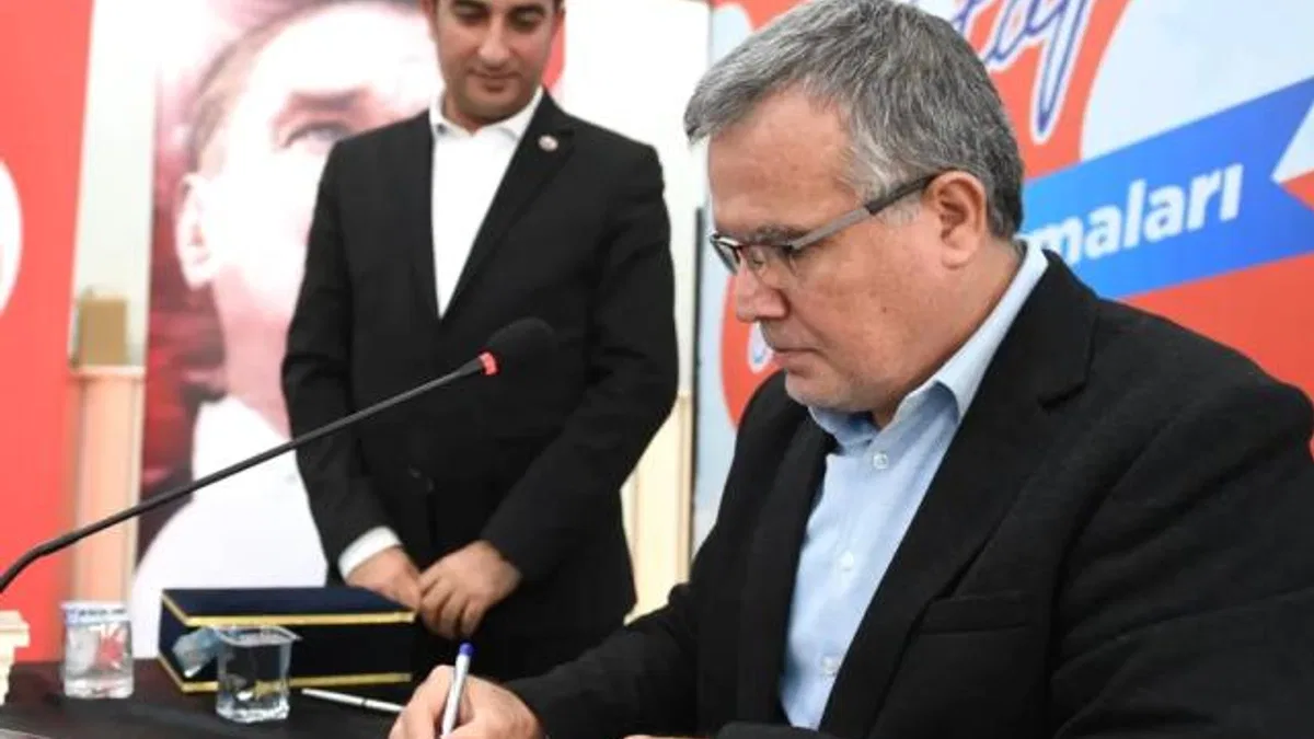 ‘Paşa’nın Sofracısı’ Bursa Osmangazi’de okurlarıyla buluştu