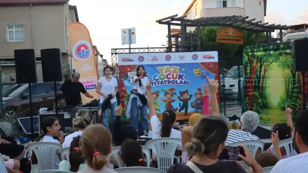 İstanbul Maltepe'de açık hava çocuk tiyatrosunda yaz finali gerçekleşti