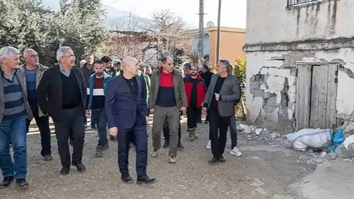 Başkan Soyer Osmaniye'de depremden etkilenen köyleri ziyaret etti "Siz yeter ki üretin"