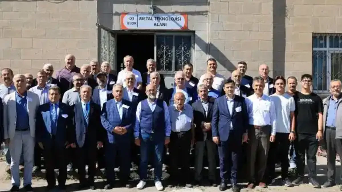 Başkan Yalçın, okul arkadaşlarıyla buluştu