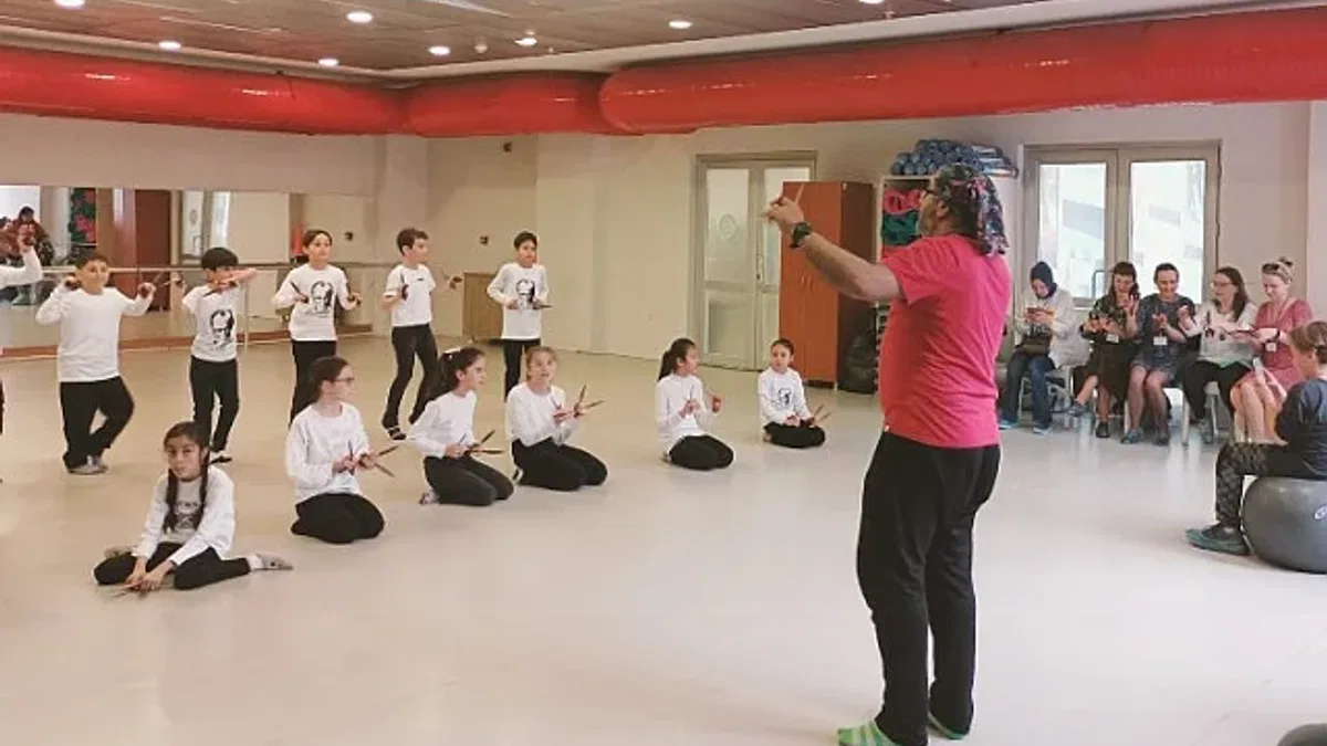 İlkokul öğrencileri Erasmus projesiyle enstrüman çalmayı öğrendi