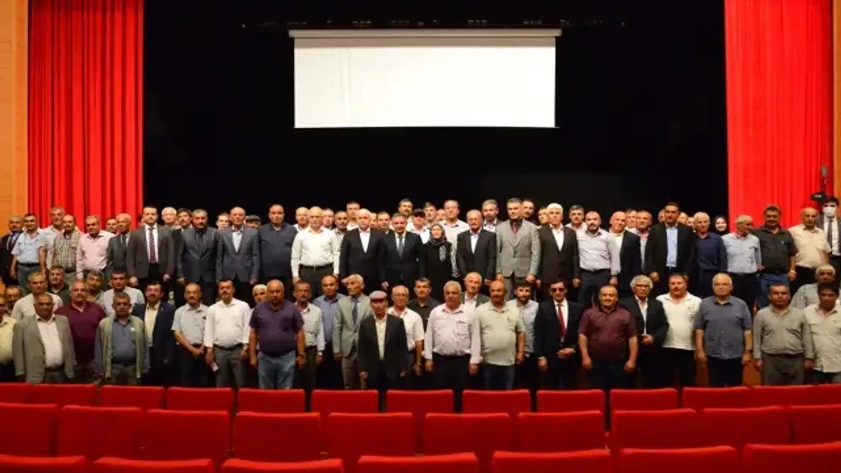 Kırşehir Valisi Buhara, muhtarlarla buluştu